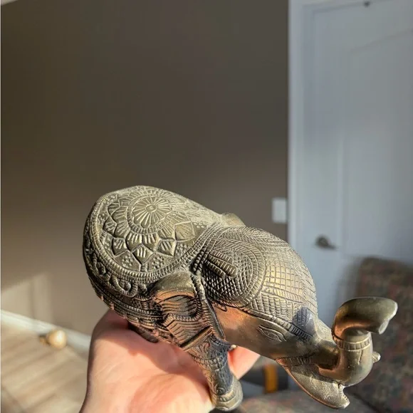 Silver Elephant decor - Picture 2 of 3